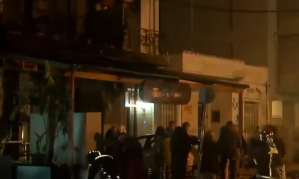 Συναγερμός στον Κορυδαλλό: Φωτιά σε pet shop - Οι φλόγες έφτασαν μέχρι τον 1o όροφο